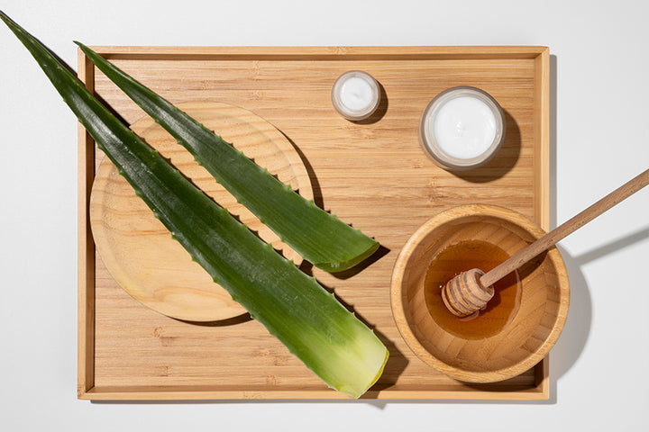 Aloe vera and honey kept in a tray | How to use aloe vera for skin whitening