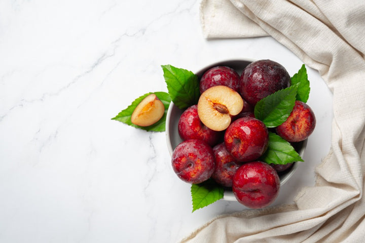 8 Beauty & Health Benefits of Plums